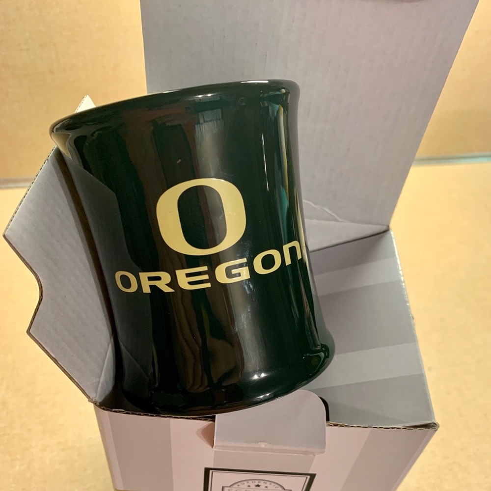 Oregon Ducks plug in Scentsy warmer 💛💚💛💚